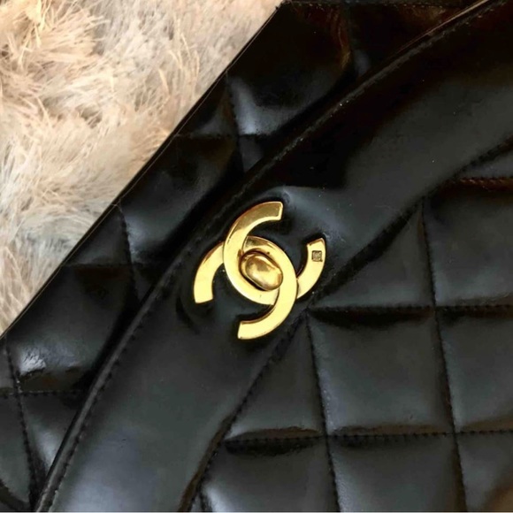 Chanel Vintage Diana Flap Bag Quilted Patent Leather Small - Picture 12 of 13